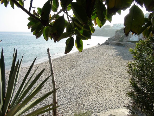 Dovolená na Costa del Sol, panorama pláže v Nerja